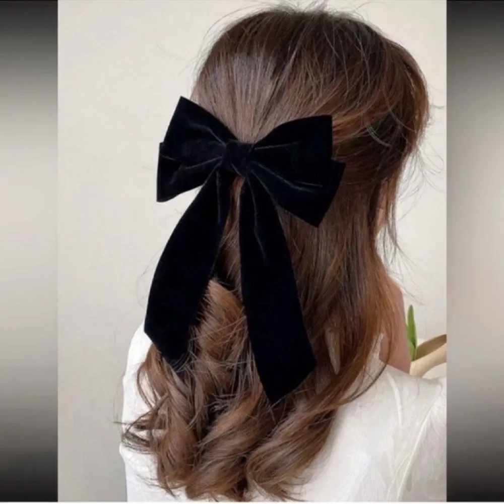 2 pcs Elegant Black Velvet Hair Bow